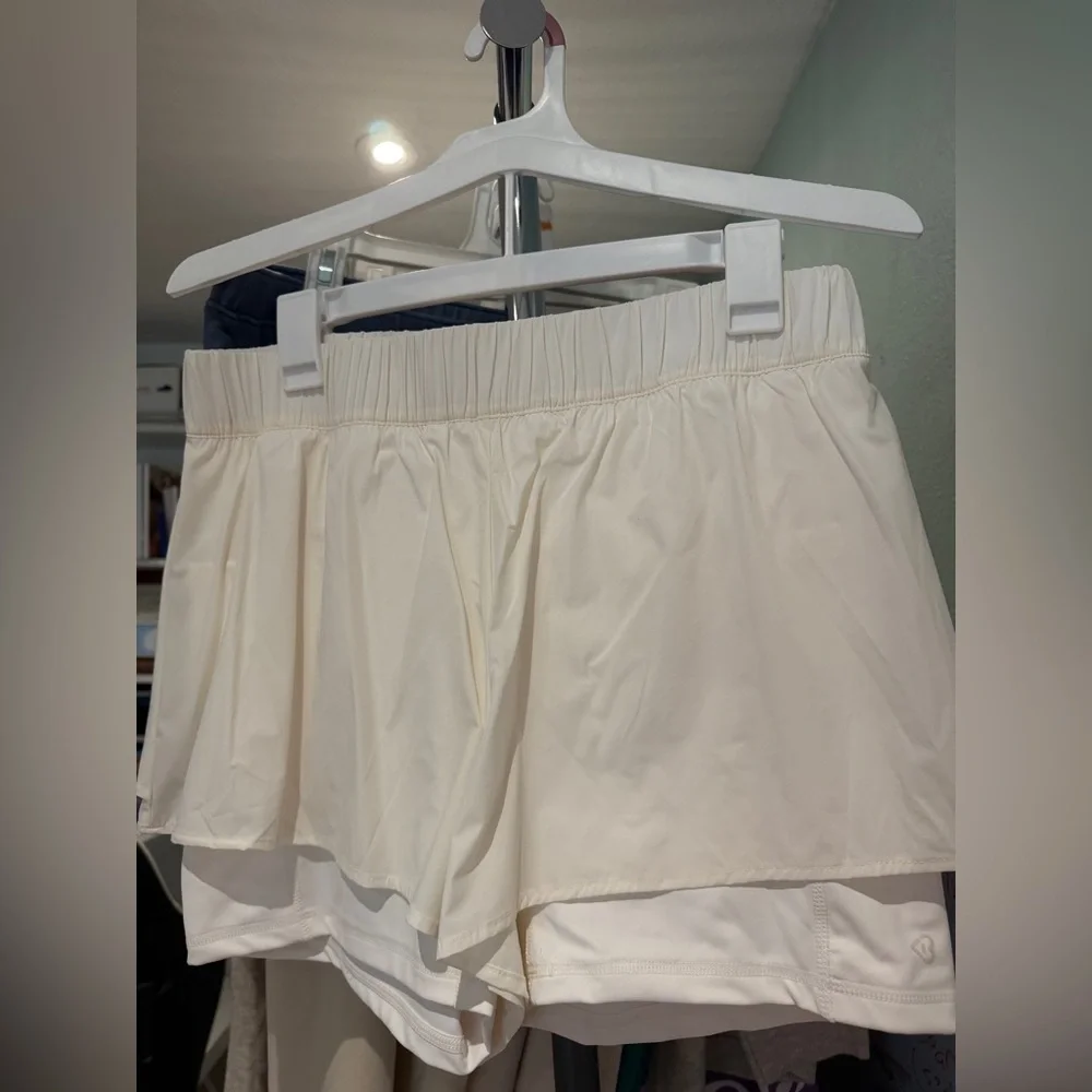 Blogilates Ruffle Shorts Size Large - Picture 5 of 7